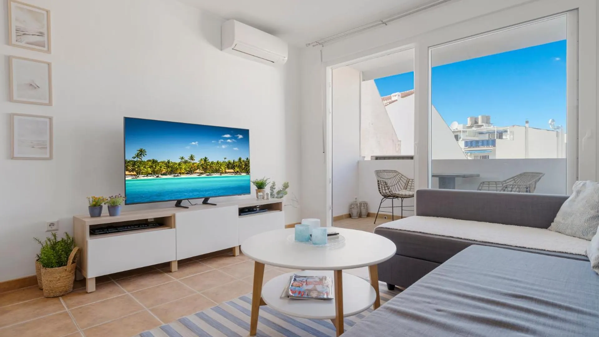City Center Apartment At Fuengirola Beach By Costarentals - Ref 94 contacts